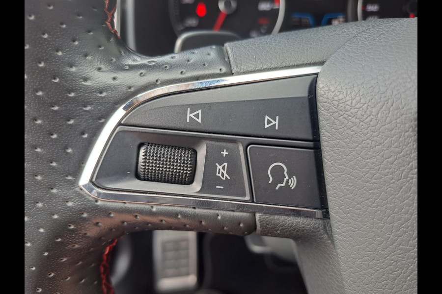 Seat Ateca 2.0 EcoTSI FR 4DRIVE | Automaat | LED | Trekhaak | Stoelverwarming | Park Assist | Elek. klep | All-season |