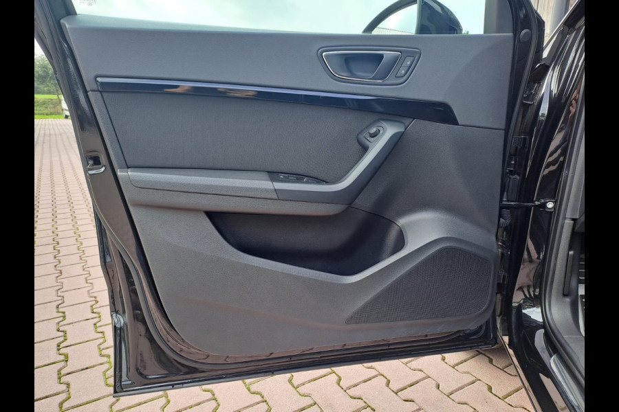 Seat Ateca 2.0 EcoTSI FR 4DRIVE | Automaat | LED | Trekhaak | Stoelverwarming | Park Assist | Elek. klep | All-season |