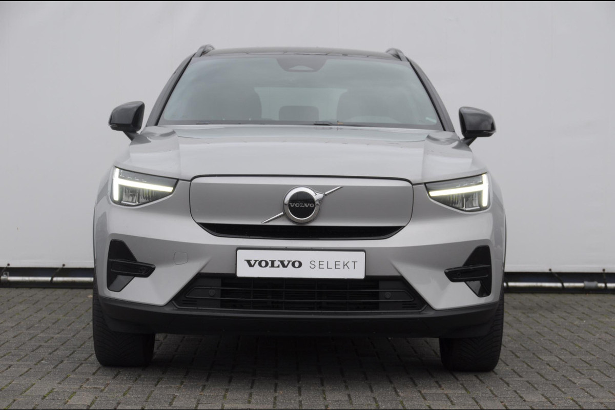 Volvo XC40 252PK Automaat Single Ext. Range Core / Lederen bekleding / Trekhaak / getint glas / Leder met alcantara interieur / Parkeersensoren met camera / Stoel - en stuurwielverwarming / Apple carplay