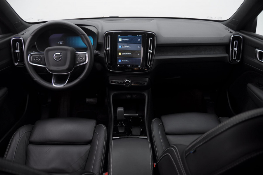 Volvo XC40 252PK Automaat Single Ext. Range Core / Lederen bekleding / Trekhaak / getint glas / Leder met alcantara interieur / Parkeersensoren met camera / Stoel - en stuurwielverwarming / Apple carplay