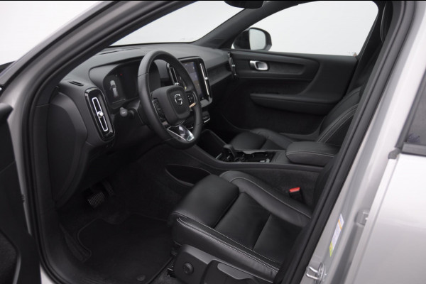 Volvo XC40 252PK Automaat Single Ext. Range Core / Lederen bekleding / Trekhaak / getint glas / Leder met alcantara interieur / Parkeersensoren met camera / Stoel - en stuurwielverwarming / Apple carplay