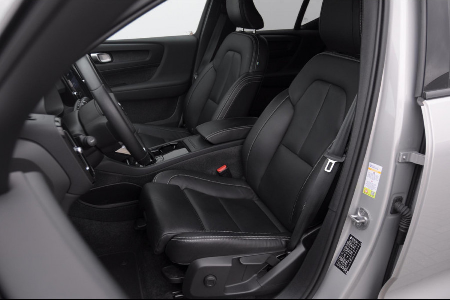 Volvo XC40 252PK Automaat Single Ext. Range Core / Lederen bekleding / Trekhaak / getint glas / Leder met alcantara interieur / Parkeersensoren met camera / Stoel - en stuurwielverwarming / Apple carplay