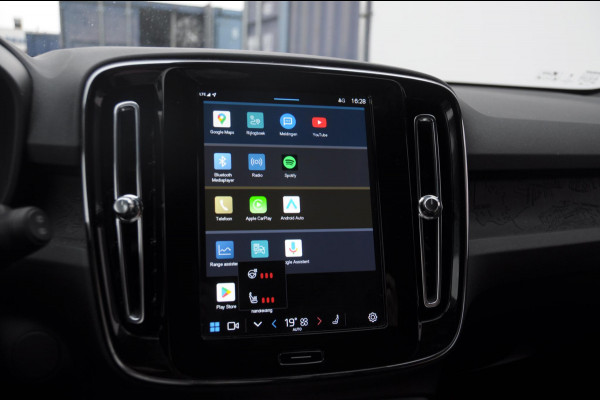 Volvo XC40 252PK Automaat Single Ext. Range Core / Lederen bekleding / Trekhaak / getint glas / Leder met alcantara interieur / Parkeersensoren met camera / Stoel - en stuurwielverwarming / Apple carplay