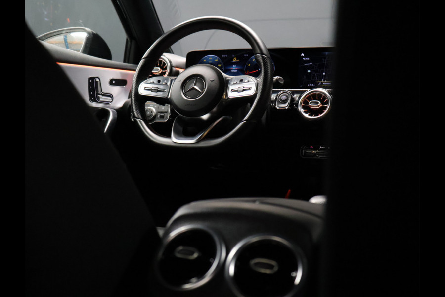 Mercedes-Benz A-Klasse 200 AMG Sport [SFEER, SCHUIFKANTELDAK, CAMERA, PDC 360, MEMORY SEATS, STOELVERWARMING, CRUISE CONTROL, FLIPPERS, NAVIGATIE, NIEUWSTAAT]