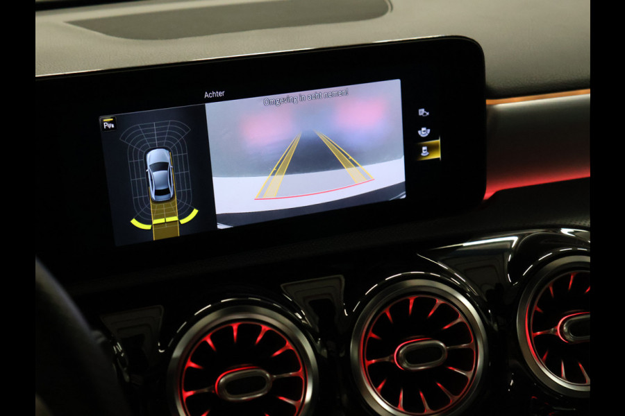 Mercedes-Benz A-Klasse 200 AMG Sport [SFEER, SCHUIFKANTELDAK, CAMERA, PDC 360, MEMORY SEATS, STOELVERWARMING, CRUISE CONTROL, FLIPPERS, NAVIGATIE, NIEUWSTAAT]