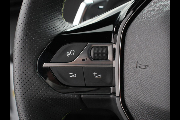 Peugeot 2008 1.2 PureTech 130pk Automaat Allure | Navigatie | Climate Control | Camera 360 | Dab | Led | Lichtmetalen Velgen | Parkeer sensoren | Cruise Control Adaptive | Stoelverwarming