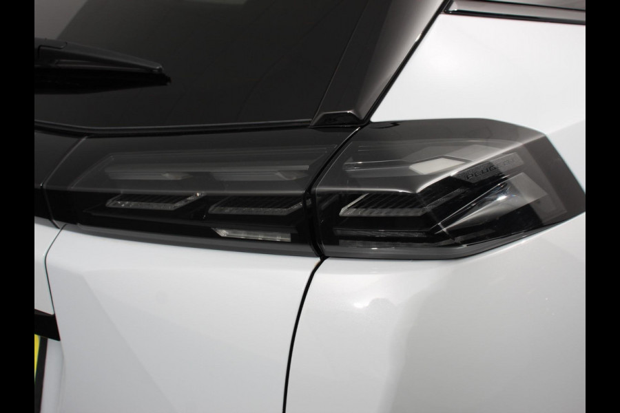 Peugeot 2008 1.2 PureTech 130pk Automaat Allure | Navigatie | Climate Control | Camera 360 | Dab | Led | Lichtmetalen Velgen | Parkeer sensoren | Cruise Control Adaptive | Stoelverwarming