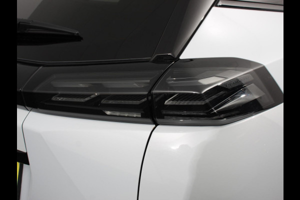Peugeot 2008 1.2 PureTech 130pk Automaat Allure | Navigatie | Climate Control | Camera 360 | Dab | Led | Lichtmetalen Velgen | Parkeer sensoren | Cruise Control Adaptive | Stoelverwarming