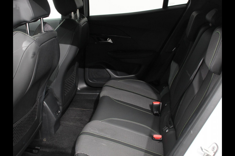 Peugeot 2008 1.2 PureTech 130pk Automaat Allure | Navigatie | Climate Control | Camera 360 | Dab | Led | Lichtmetalen Velgen | Parkeer sensoren | Cruise Control Adaptive | Stoelverwarming