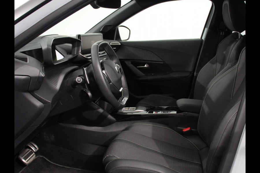 Peugeot 2008 1.2 PureTech 130pk Automaat Allure | Navigatie | Climate Control | Camera 360 | Dab | Led | Lichtmetalen Velgen | Parkeer sensoren | Cruise Control Adaptive | Stoelverwarming