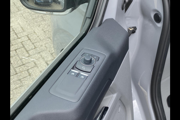 Ford Transit Custom 320 2.5 PHEV L2H1 Limited DC 233pk | Zuid | Dubbele Cabine | Dubbele zijschuifdeur | 12-weg verstel- en verwarmbare AGR Stoelen | Inklapbare trekhaak | 17 inch lichtmetalen velgen | Driver Assistance Pack Premium  | Verwarmbaar stuurwiel | Bekleding zijwand en achterdeuren (volledig)  | PRIJS EX. BTW INCL. BPM