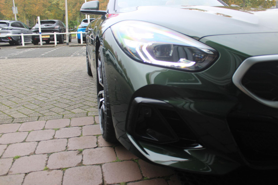BMW Z4 Roadster sDRIVE 20i HIGH EXECUTIVE M-SPORT AUTOMAAT | M INTERIEURPAKKET  | M EXTERIEURPAKKET | M SPORTSTUUR | 19" VIJFDUBBELSPAAKS M SPORTWIELEN | NAVIGATIE | DRAADLOZE APPLE CARPLAY / ANDROID AUTO |  LEDER VERNASCA COGNAC | STOEL / STUUR VERWARMING | ACHTERUITRIJCAMERA | FULL LED KOPLAMPEN | SAFETY PAKKET | DODEHOEK DETECTIE | HARMAN KARDON |