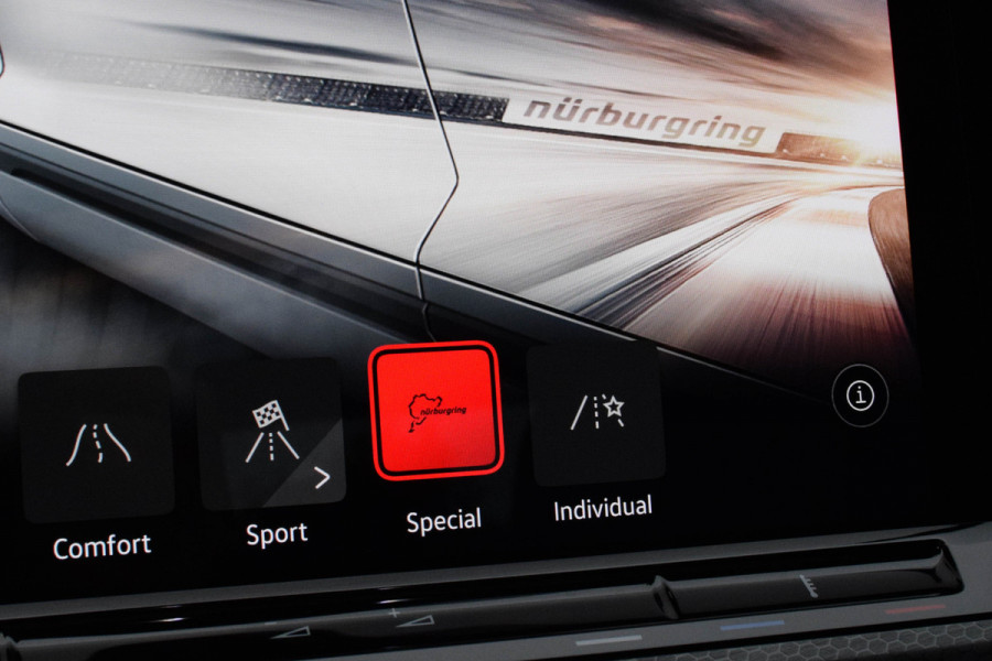 Volkswagen Golf 2.0 TSI GTI Clubsport Special / Nürburgring Mode/ Head-Up Display/ Virtual Cockpit/ Panoramadak/ 221kW (301PK)