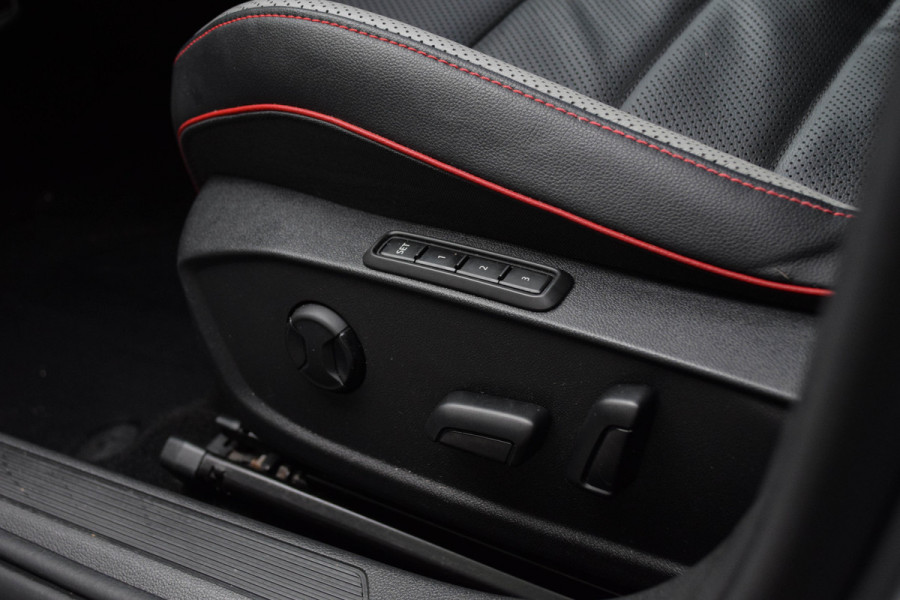 Volkswagen Golf 2.0 TSI GTI Clubsport Special / Nürburgring Mode/ Head-Up Display/ Virtual Cockpit/ Panoramadak/ 221kW (301PK)
