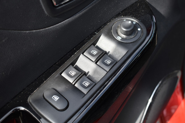 Renault Captur 1.2 TCe 120PK DYNAMIQUE TREKHAAK/NAVI/CAMERA