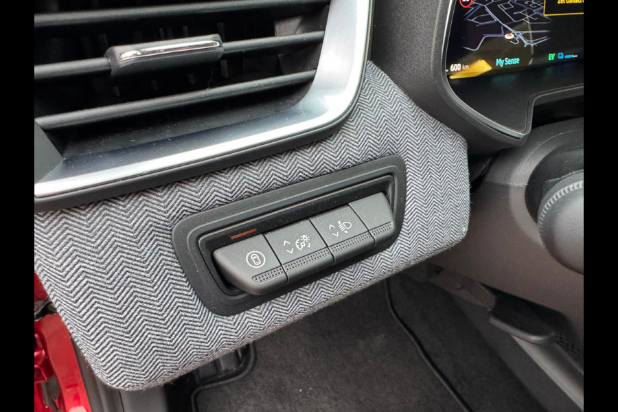 Renault Clio 1.6 E-Tech Full Hybrid 145 techno Groot navi / 360 Camera / Vert. cockpit / Clima / LM velgen
