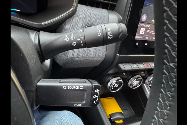 Renault Clio 1.6 E-Tech Full Hybrid 145 techno Groot navi / 360 Camera / Vert. cockpit / Clima / LM velgen