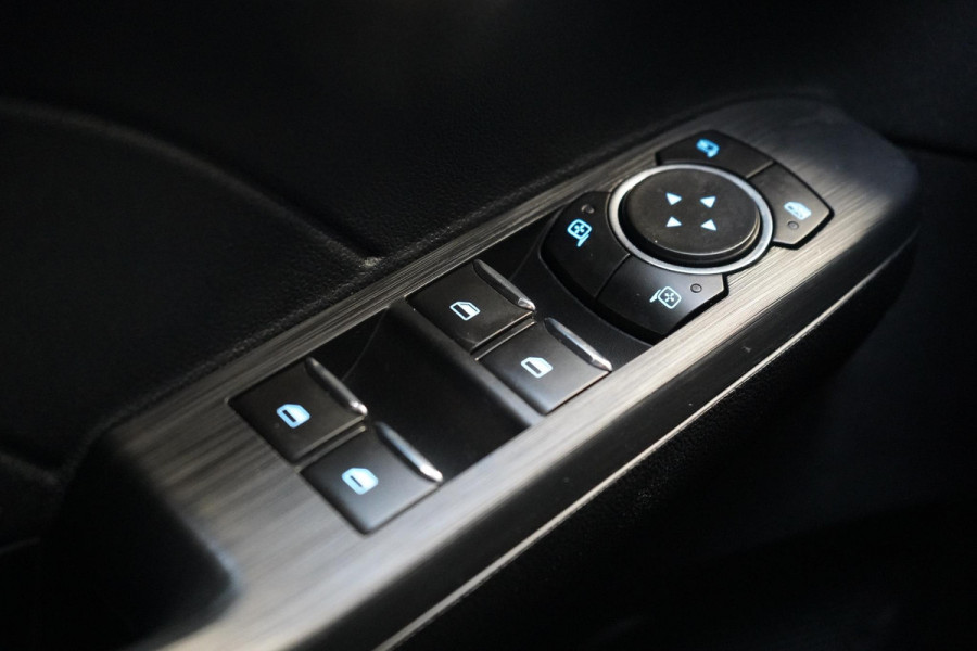 Ford Kuga 2.5 PHEV Titanium | Adapt. Cruise | Voorruitverwarming | Privacy Glass | Navigatie | Climate airco