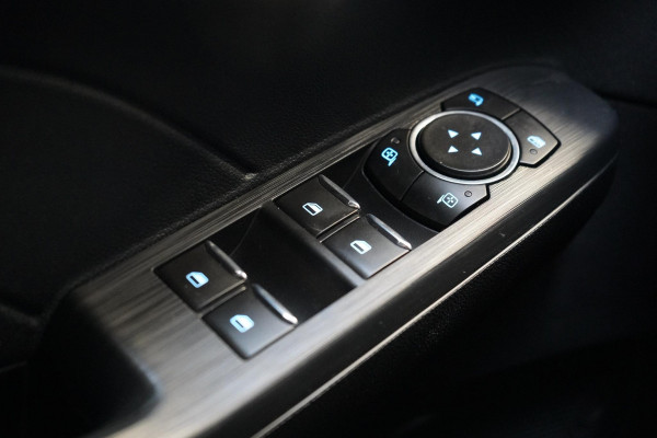Ford Kuga 2.5 PHEV Titanium | Adapt. Cruise | Voorruitverwarming | Privacy Glass | Navigatie | Climate airco