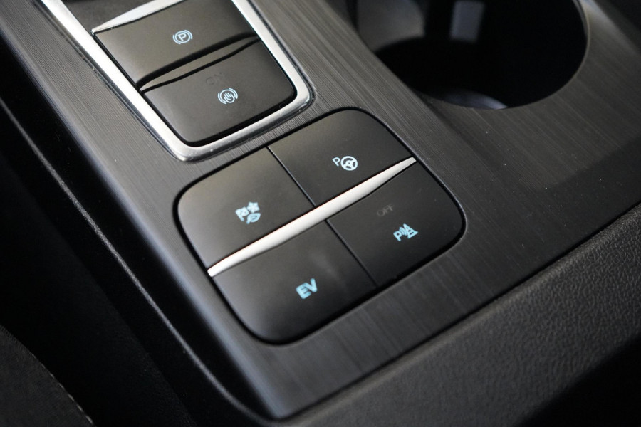Ford Kuga 2.5 PHEV Titanium | Adapt. Cruise | Voorruitverwarming | Privacy Glass | Navigatie | Climate airco