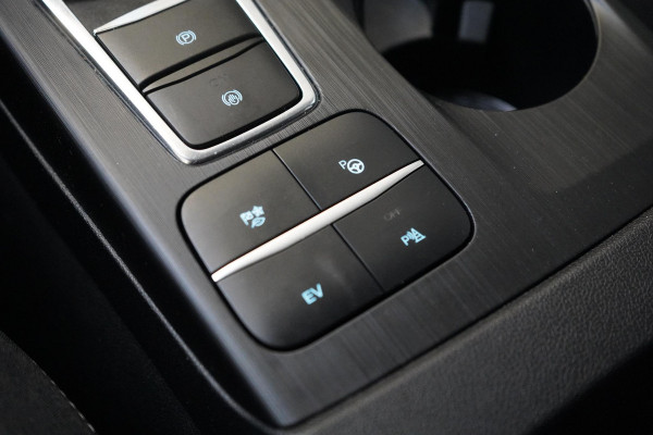 Ford Kuga 2.5 PHEV Titanium | Adapt. Cruise | Voorruitverwarming | Privacy Glass | Navigatie | Climate airco