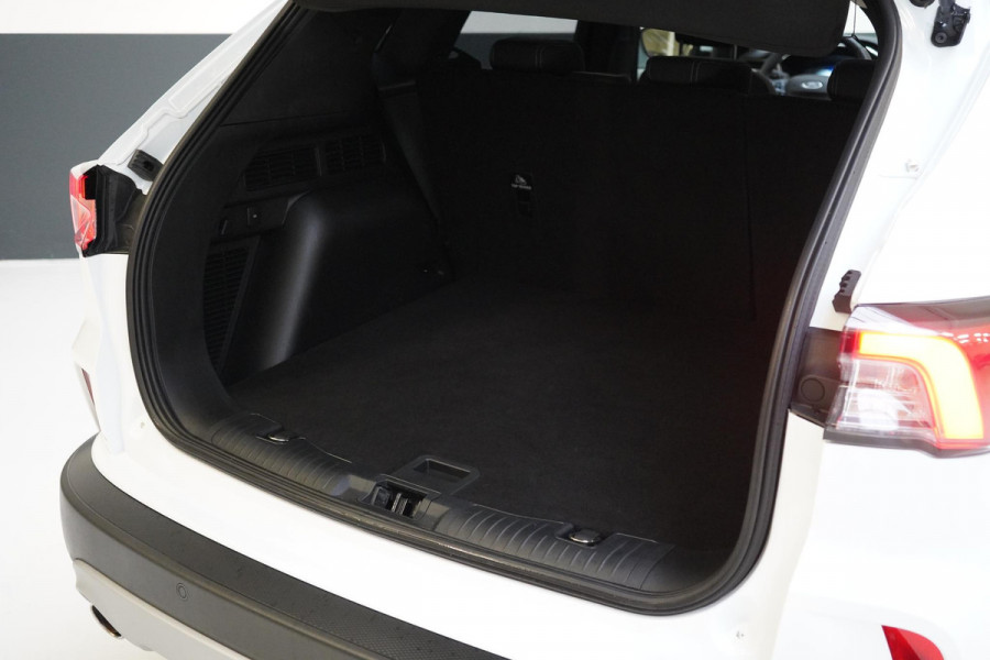 Ford Kuga 2.5 PHEV Titanium | Adapt. Cruise | Voorruitverwarming | Privacy Glass | Navigatie | Climate airco