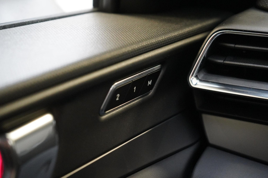 Lynk & Co 01 1.5 | Zwart optiek | Panoramadak | Navigatie | Memory | Apple CarPlay