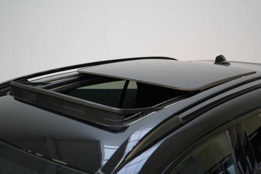 Lynk & Co 01 1.5 | Zwart optiek | Panoramadak | Navigatie | Memory | Apple CarPlay