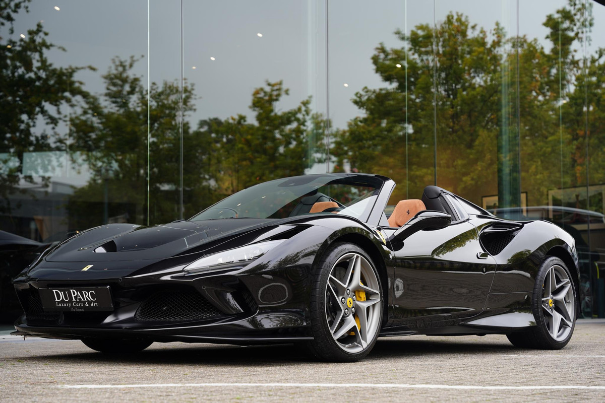 Ferrari F8 Spider 3.9 V8 HELE Cuoio Interior 18 D.Km Ferrari F8 Spider 3.9 V8 HELE Cuoio Interior 18 D.Km