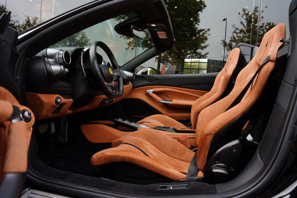 Ferrari F8 Spider 3.9 V8 HELE Cuoio Interior 18 D.Km