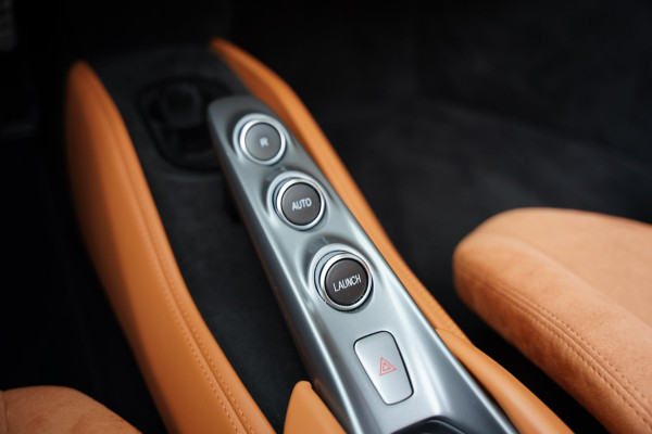 Ferrari F8 Spider 3.9 V8 HELE Cuoio Interior 18 D.Km