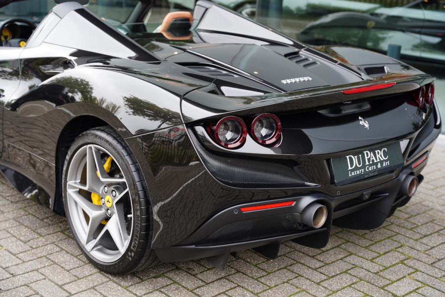 Ferrari F8 Spider 3.9 V8 HELE Cuoio Interior 18 D.Km