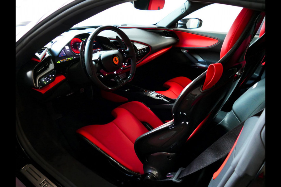 Ferrari SF90 Stradale 4.0 V8 1000PK / INCL BTW/BPM CARBON SEATS/STUUR LIFT CARPLAY AFS CAMERA