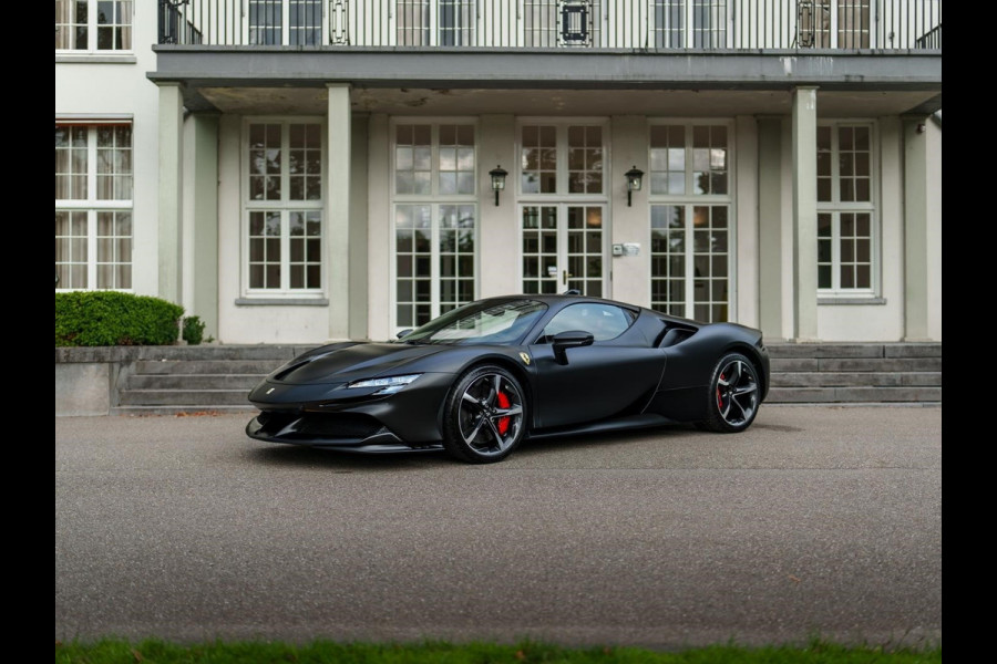 Ferrari SF90 Stradale 4.0 V8 1000PK / INCL BTW/BPM CARBON SEATS/STUUR LIFT CARPLAY AFS CAMERA