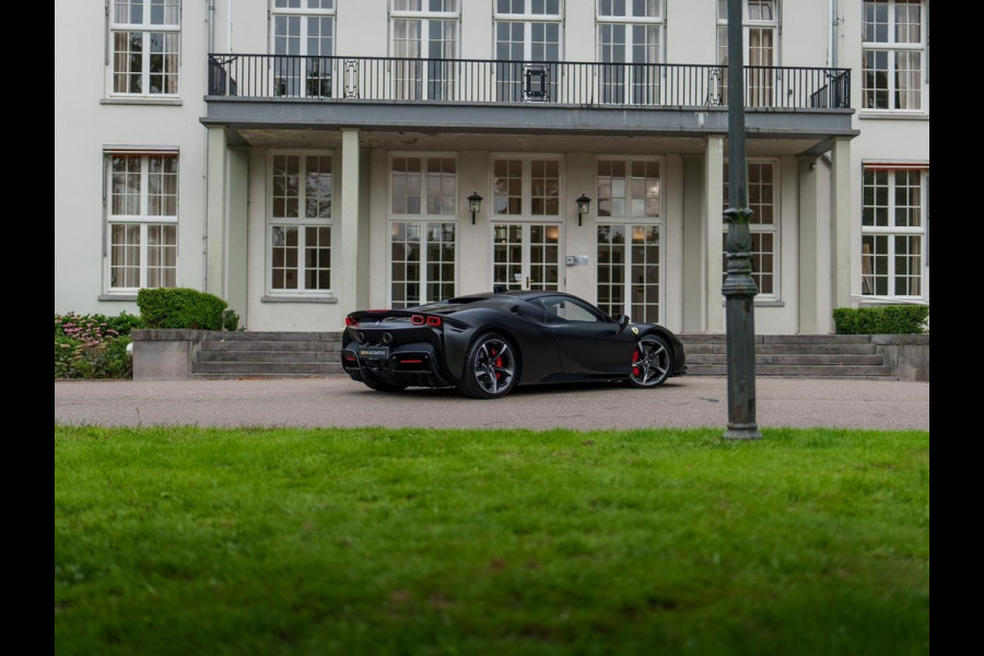 Ferrari SF90 Stradale 4.0 V8 1000PK / INCL BTW/BPM CARBON SEATS/STUUR LIFT CARPLAY AFS CAMERA