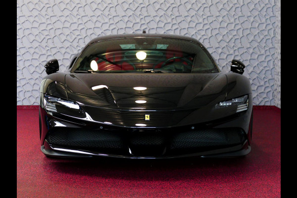 Ferrari SF90 Stradale 4.0 V8 1000PK / INCL BTW/BPM CARBON SEATS/STUUR LIFT CARPLAY AFS CAMERA