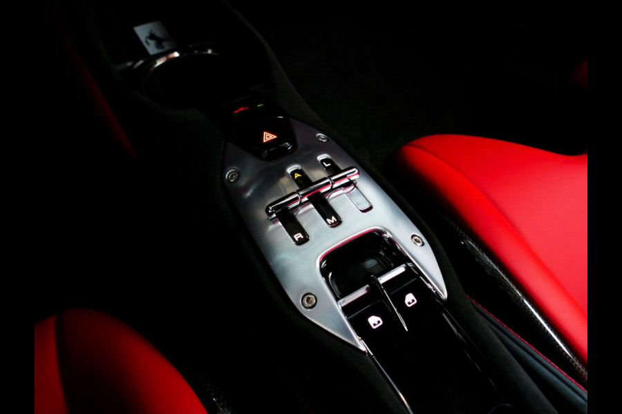 Ferrari SF90 Stradale 4.0 V8 1000PK / INCL BTW/BPM CARBON SEATS/STUUR LIFT CARPLAY AFS CAMERA