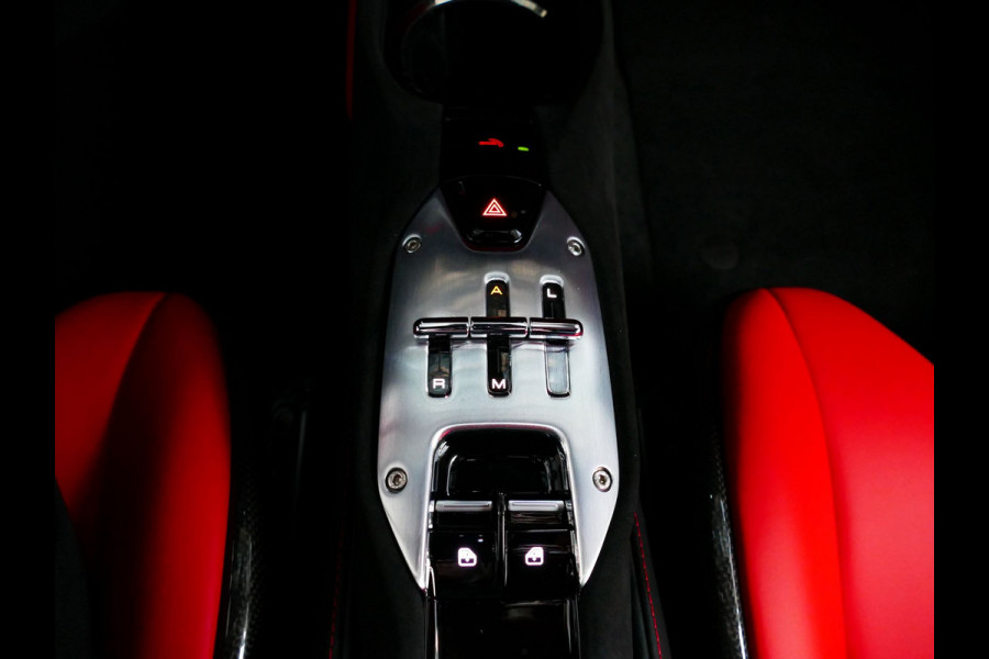 Ferrari SF90 Stradale 4.0 V8 1000PK / INCL BTW/BPM CARBON SEATS/STUUR LIFT CARPLAY AFS CAMERA
