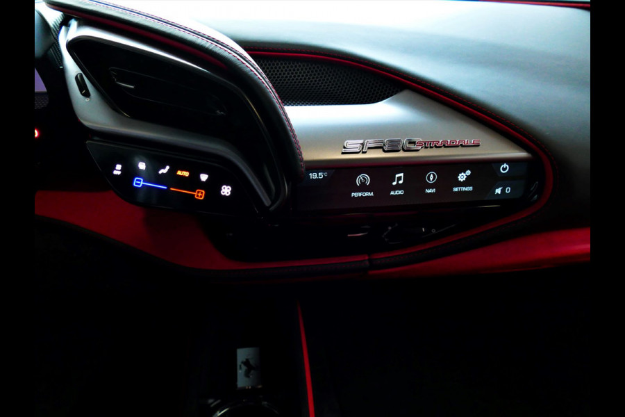 Ferrari SF90 Stradale 4.0 V8 1000PK / INCL BTW/BPM CARBON SEATS/STUUR LIFT CARPLAY AFS CAMERA