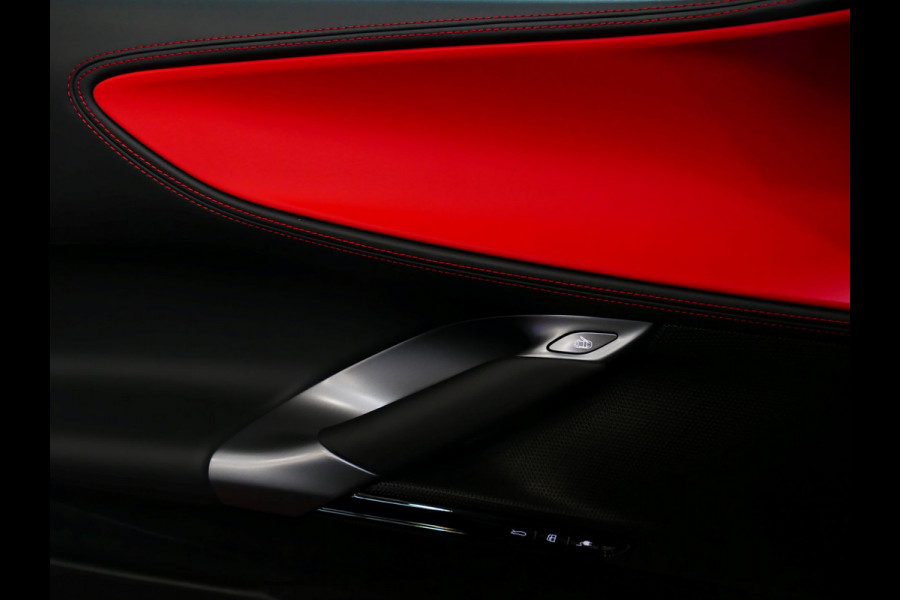 Ferrari SF90 Stradale 4.0 V8 1000PK / INCL BTW/BPM CARBON SEATS/STUUR LIFT CARPLAY AFS CAMERA
