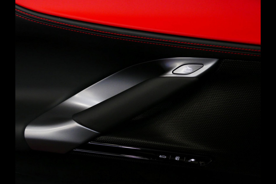 Ferrari SF90 Stradale 4.0 V8 1000PK / INCL BTW/BPM CARBON SEATS/STUUR LIFT CARPLAY AFS CAMERA