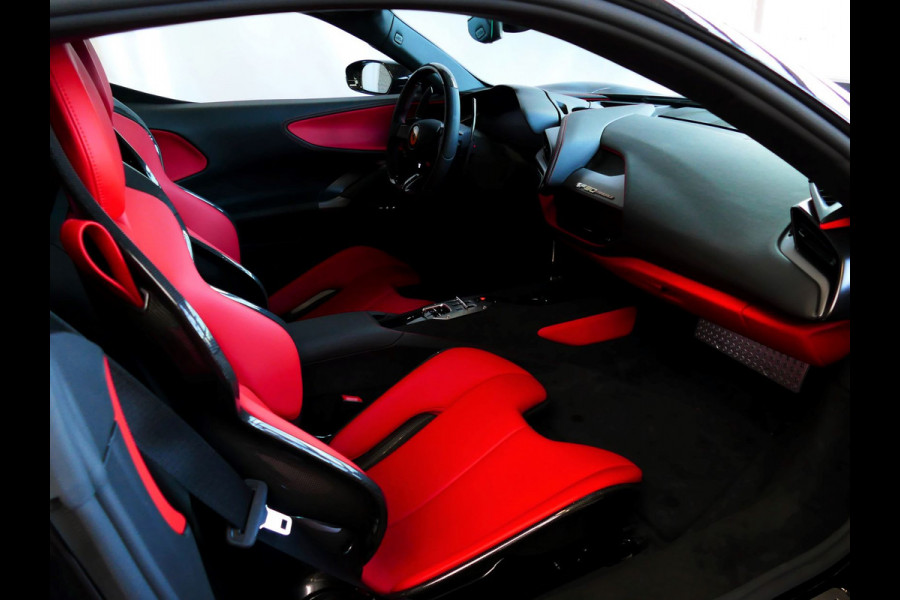 Ferrari SF90 Stradale 4.0 V8 1000PK / INCL BTW/BPM CARBON SEATS/STUUR LIFT CARPLAY AFS CAMERA