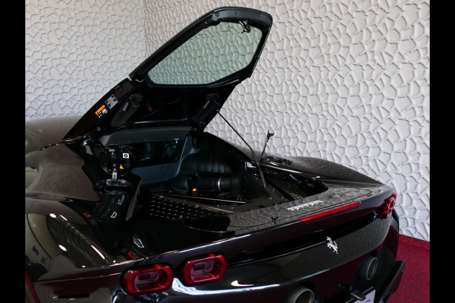 Ferrari SF90 Stradale 4.0 V8 1000PK / INCL BTW/BPM CARBON SEATS/STUUR LIFT CARPLAY AFS CAMERA
