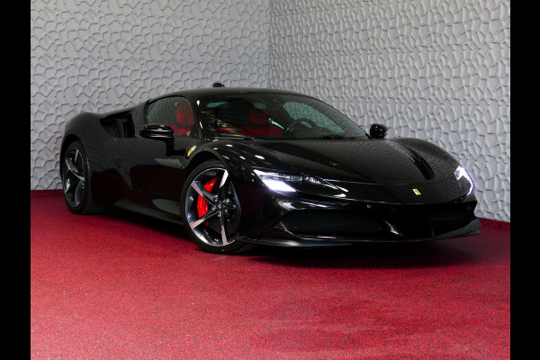 Ferrari SF90 Stradale 4.0 V8 1000PK / INCL BTW/BPM CARBON SEATS/STUUR LIFT CARPLAY AFS CAMERA