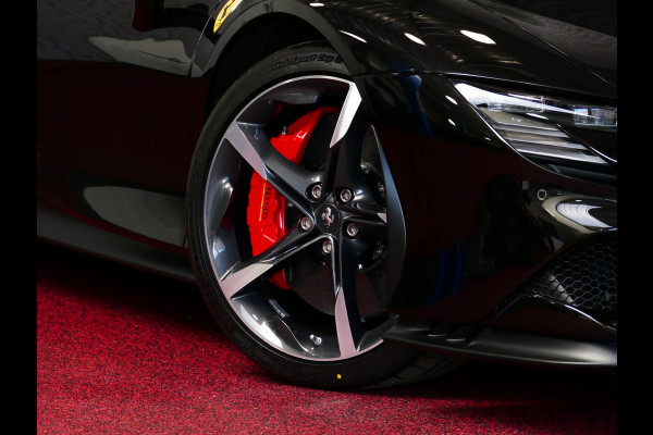 Ferrari SF90 Stradale 4.0 V8 1000PK / INCL BTW/BPM CARBON SEATS/STUUR LIFT CARPLAY AFS CAMERA