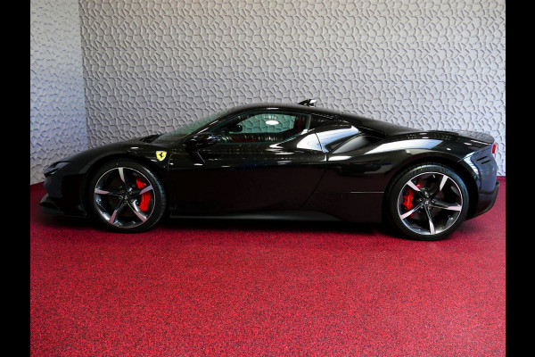 Ferrari SF90 Stradale 4.0 V8 1000PK / INCL BTW/BPM CARBON SEATS/STUUR LIFT CARPLAY AFS CAMERA