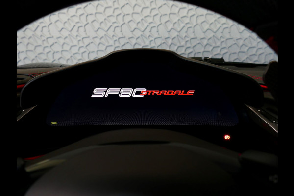 Ferrari SF90 Stradale 4.0 V8 1000PK / INCL BTW/BPM CARBON SEATS/STUUR LIFT CARPLAY AFS CAMERA