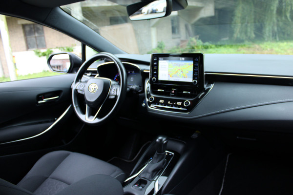 Toyota Corolla 1.8 HYBRID AUT. DYNAMIC NAVI/CAMERA/CARPLAY