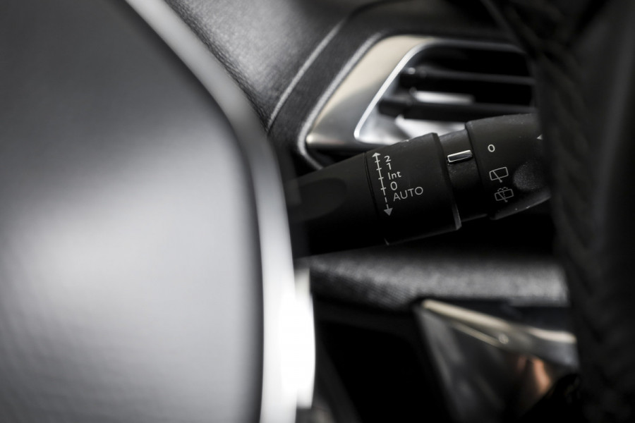 Peugeot 5008 1.2 PureTech 130 PK Blue Lease Allure 7 p. | Dig. Cockpit | Adapt. Cruise | PDC | Camera | NAV+App.Connect | Elek. Klep | ECC | DAP | LM 18" |