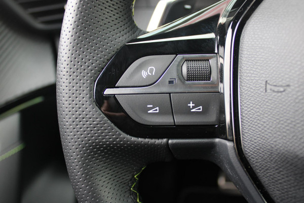 Peugeot 2008 1.2 130PK AUTOMAAT GT PACK | TREKHAAK | NAVIGATIE | ELEKTRISCHE STOELVERSTELLING | MASSAGE STOEL | STOEL VERWARMING | CAMERA VOOR / ACHTER | DRAADLOOS APPLE-CARPLAY / ANDROID-AUTO | DRAADLOOS LADEN | KEYLESS ENTRY / START | DODEHOEK DETECTIE | ADAPTIVE CRUISE CONTROL | ALCANTARA BEKLEDING | PARKEERSENSOREN VOOR EN ACHTER |